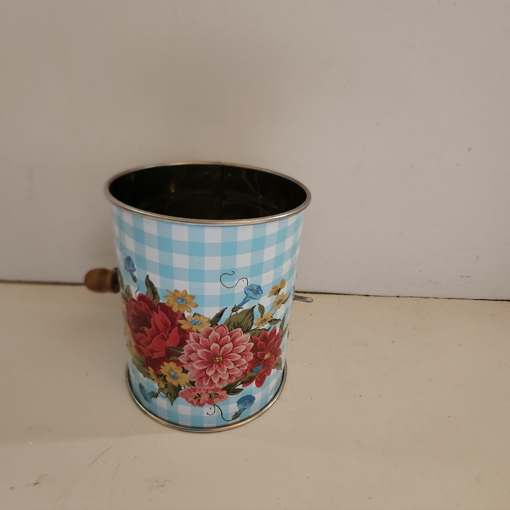 The Pioneer Woman Sweet Rose 3-Cup Stainless Steel Tin Flour Sifter